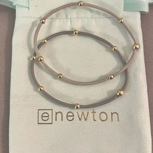 E Newton “e"ssentials Neutral Set: bracelet set for hair